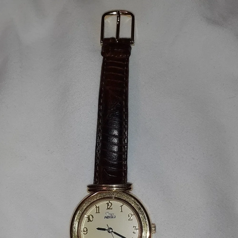 Vintage 1994 Timex Indiglo Quartz Watch Gold‎ Case